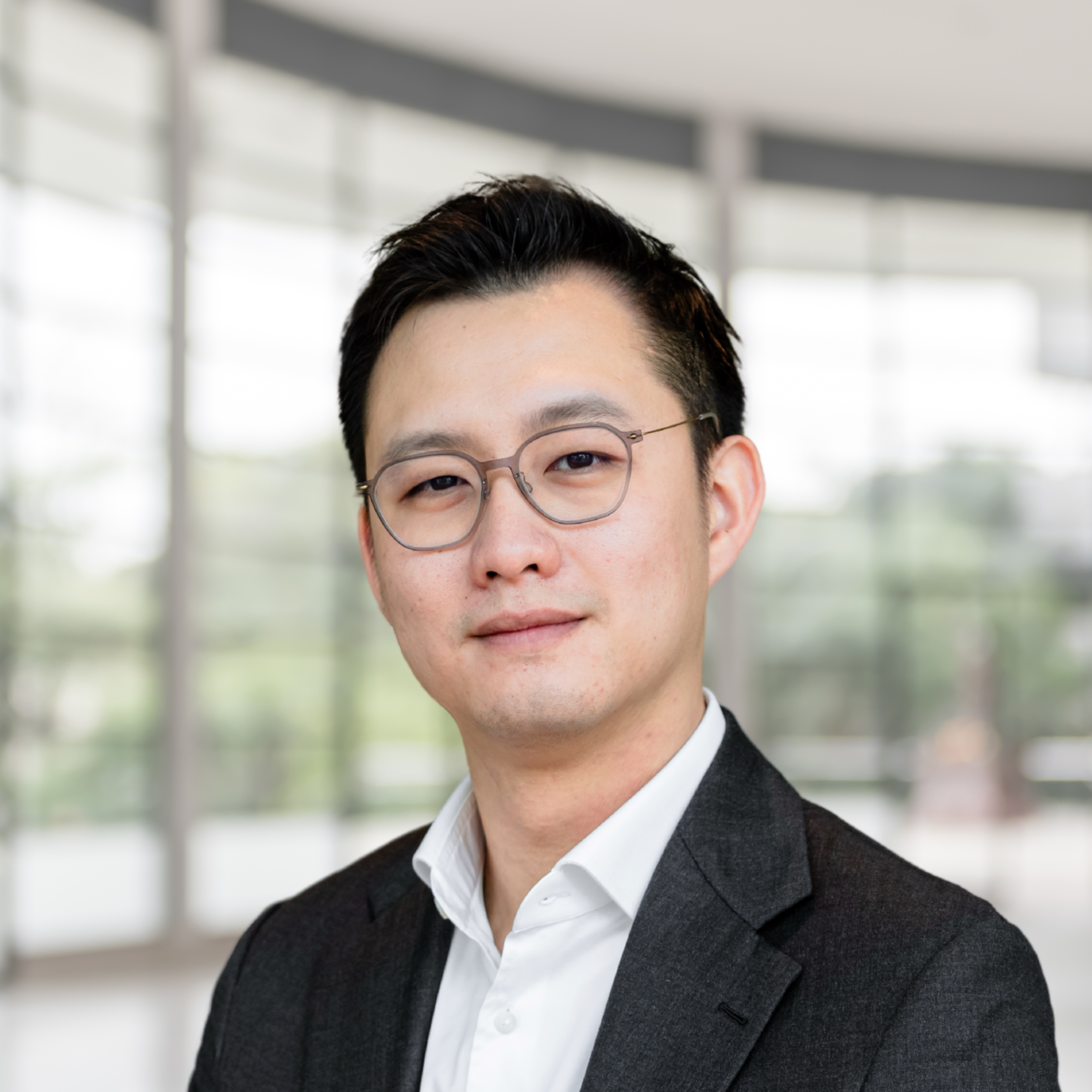 LinkedIn profile pic 1
